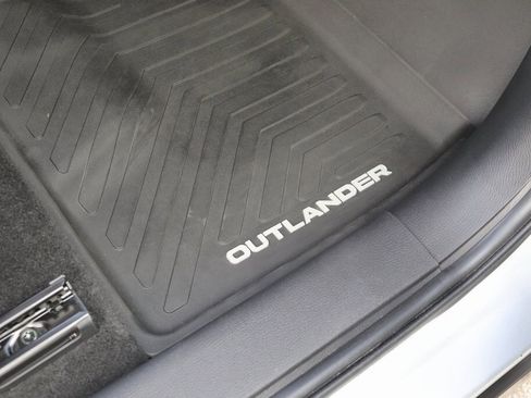 Used 2023 Mitsubishi Outlander SEL image 16