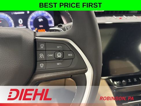 New 2026 Jeep Grand Cherokee Limited w/ Luxury Tech Group II AWD/4WD image 29