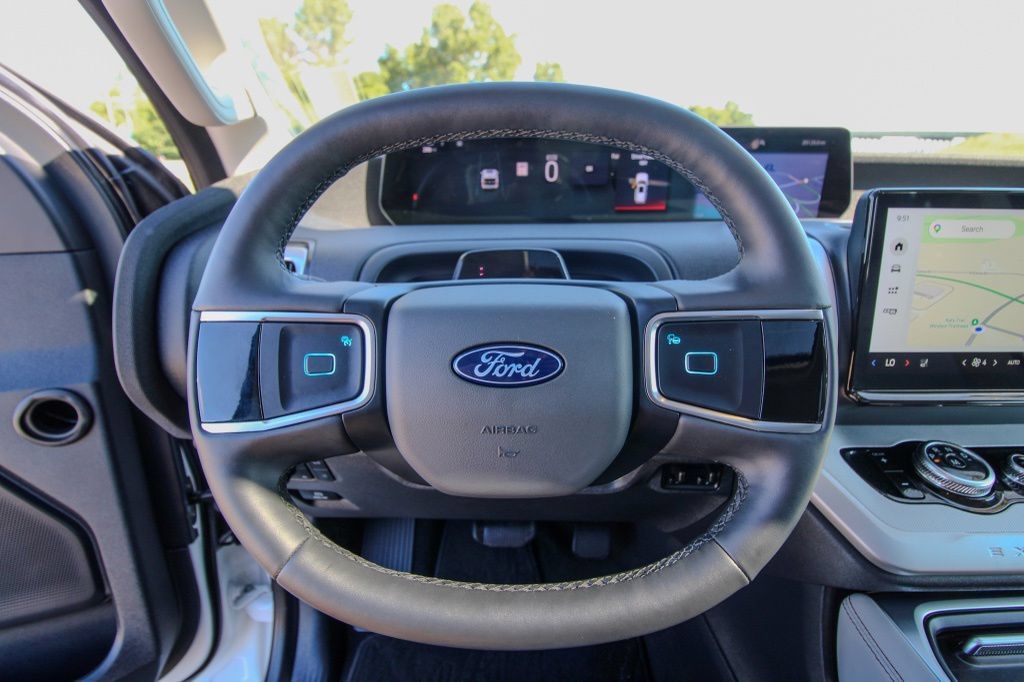 Used 2025 Ford Expedition Active AWD/4WD image 22