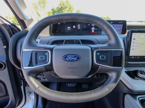 Used 2025 Ford Expedition Active AWD/4WD image 22