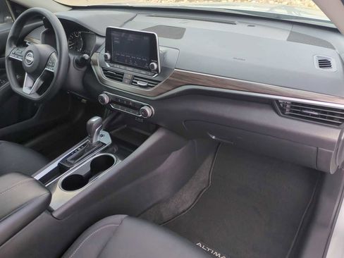Used 2024 Nissan Altima 2.5 SV image 27