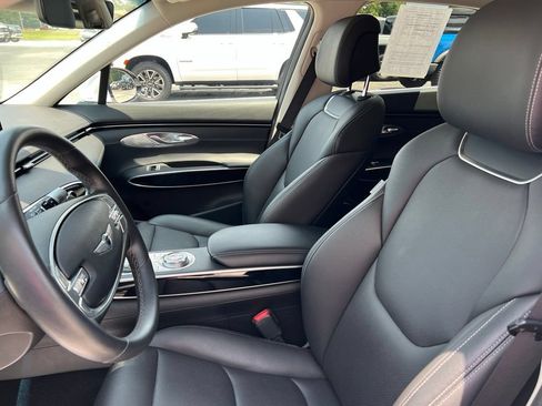 Used 2025 Genesis GV70 2.5T AWD/4WD image 8
