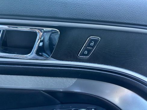 Used 2017 Ford Explorer XLT image 16