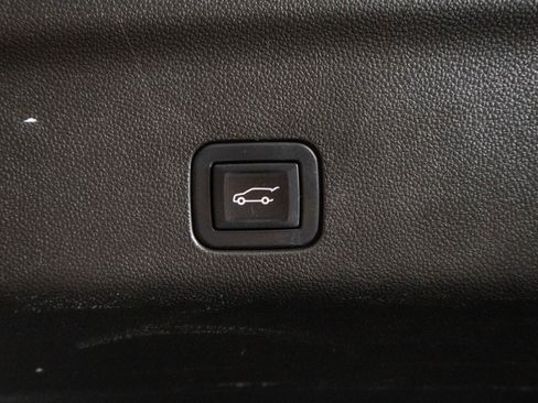 Used 2022 Chevrolet Suburban RST w/ Luxury Package image 25