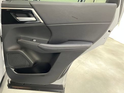 Used 2024 Mitsubishi Outlander SE AWD/4WD image 28