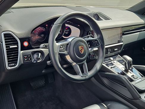 Used 2020 Porsche Cayenne image 30
