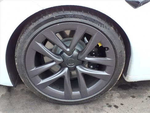 Used 2021 Tesla Model S Plaid image 9