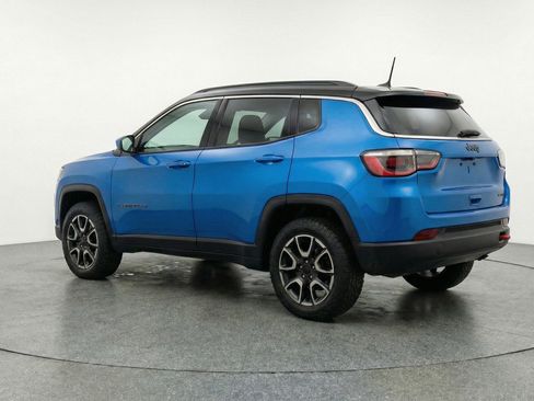 Used 2025 Jeep Compass Trailhawk AWD/4WD image 6