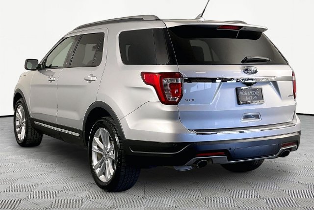 Used 2018 Ford Explorer XLT w/ Equipment Group 202A AWD/4WD image 4