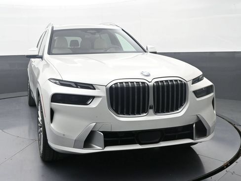 Used 2025 BMW X7 xDrive40i w/ Executive Package AWD/4WD image 2