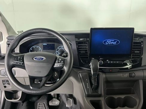 Used 2023 Ford Transit 350 XLT image 32