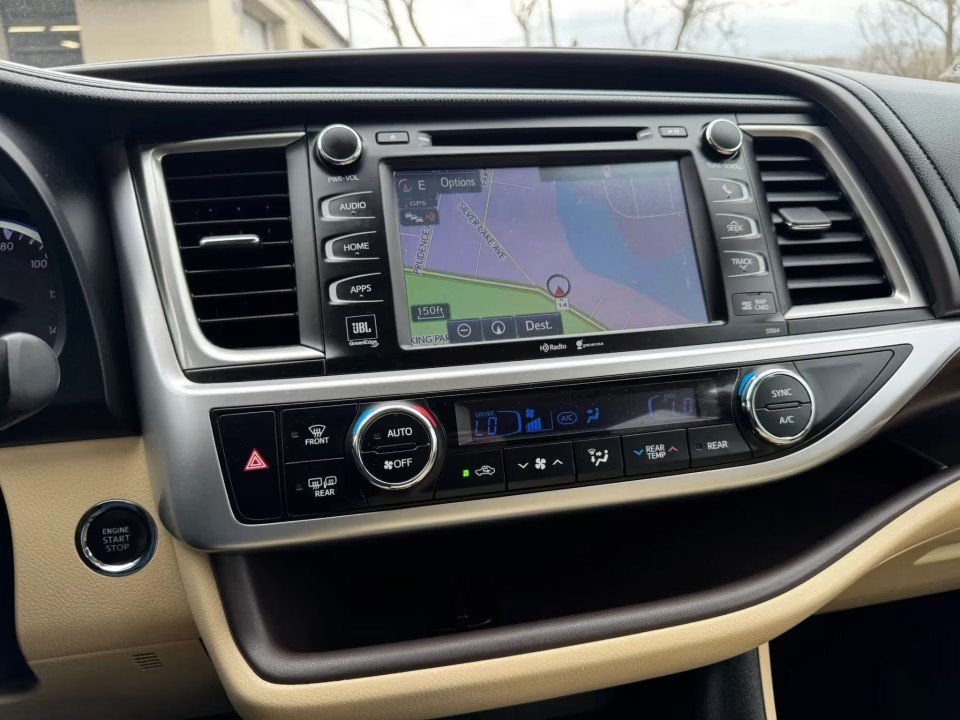 Used 2015 Toyota Highlander Limited Platinum AWD/4WD image 25