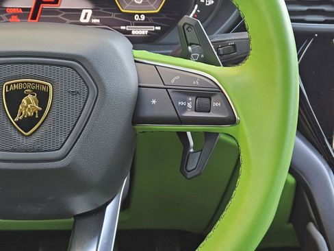 Used 2021 Lamborghini Urus Base image 26