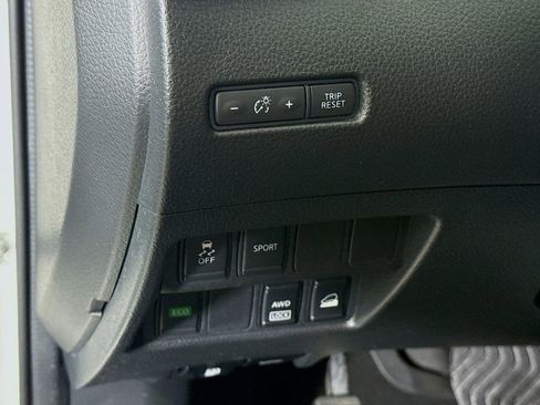 Used 2016 Nissan Rogue SV AWD/4WD image 17