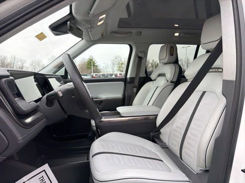 Used 2024 Rivian R1S Adventure image 36