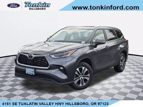 Used 2023 Toyota Highlander XLE FWD image 1