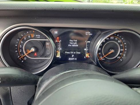 Used 2022 Jeep Gladiator Willys image 8