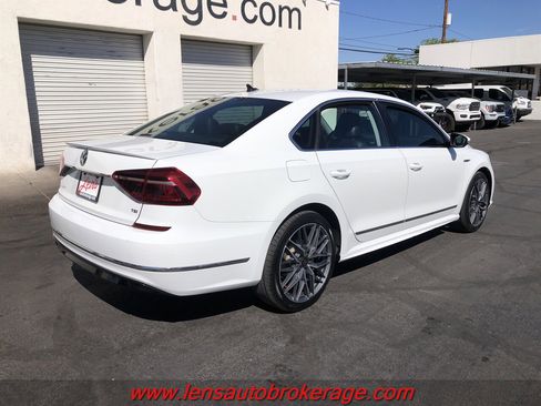 Used 2017 Volkswagen Passat 1.8T R-Line image 8