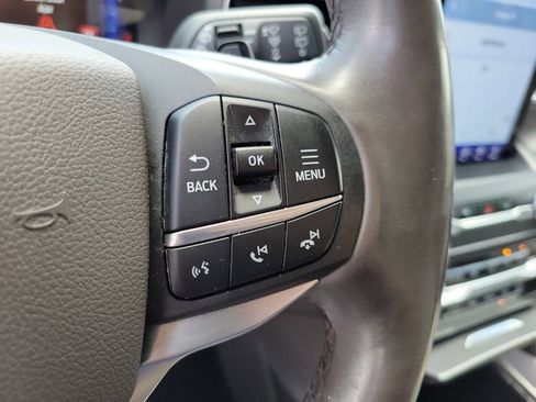Used 2020 Ford Explorer Platinum w/ Premium Technology Package AWD/4WD image 22