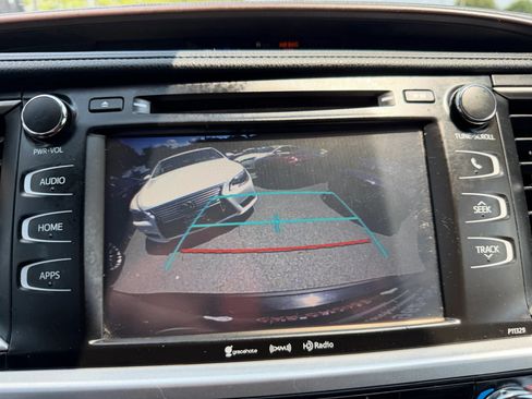 Used 2017 Toyota Highlander Plus AWD/4WD image 22