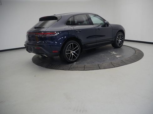 Certified 2023 Porsche Macan AWD/4WD image 7