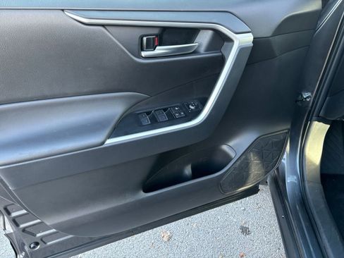 Used 2025 Toyota RAV4 XLE image 20