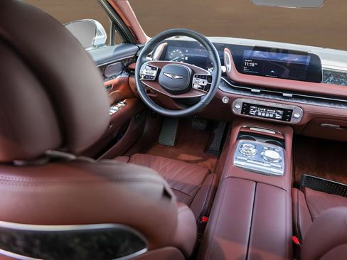 Used 2025 Genesis G90 3.5T image 28