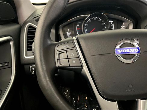 Used 2017 Volvo XC60 T5 Dynamic w/ Preferred Option Package FWD image 11
