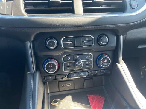 Used 2022 Chevrolet Tahoe Z71 w/ Luxury Package AWD/4WD image 28