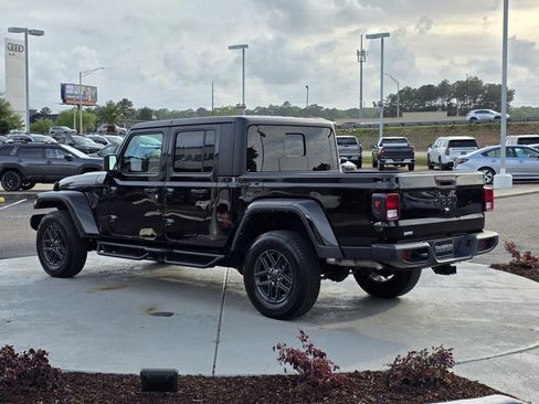 Used 2024 Jeep Gladiator Sport AWD/4WD image 4