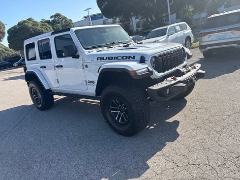 Used 2024 Jeep Wrangler Unlimited Rubicon AWD/4WD image 7