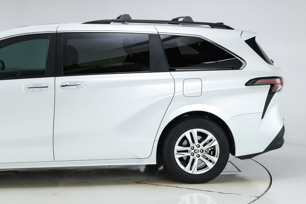 Used 2024 Toyota Sienna XLE w/ XLE Plus Package AWD/4WD image 7