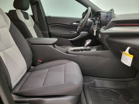 New 2026 Chevrolet Trax RS w/ Sunroof Package FWD image 34