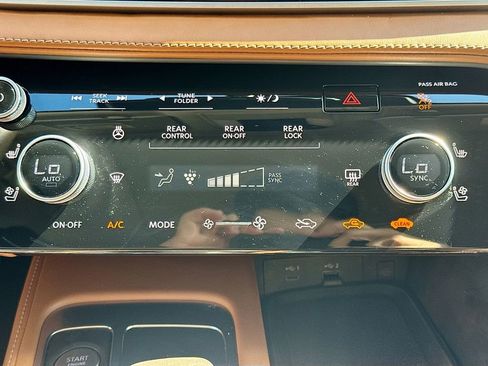 Used 2023 INFINITI QX60 Sensory w/ Vision Package FWD image 17