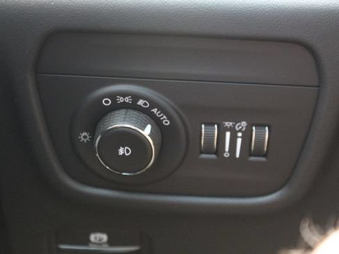 Used 2023 Jeep Grand Cherokee L Summit AWD/4WD image 16
