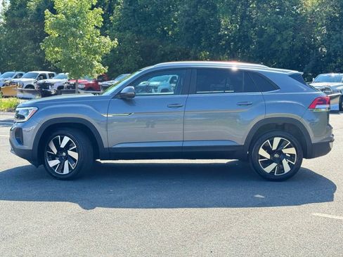 Used 2024 Volkswagen Atlas Cross Sport SE AWD/4WD image 3