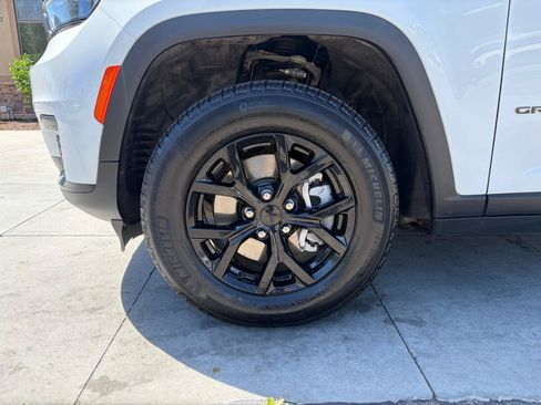 Used 2024 Jeep Grand Cherokee L Laredo AWD/4WD image 25