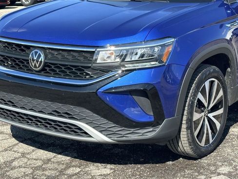 Used 2023 Volkswagen Taos SE w/ Panoramic Sunroof Package image 8