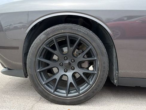 Used 2017 Dodge Challenger SXT RWD image 9