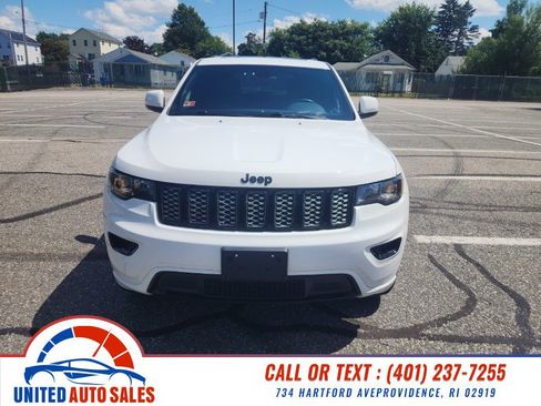 Used 2018 Jeep Grand Cherokee Altitude AWD/4WD image 8