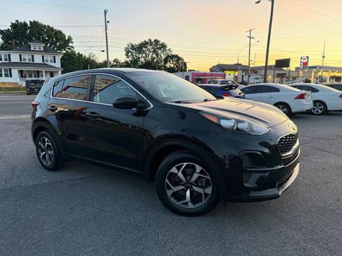 Used 2020 Kia Sportage LX FWD image 2