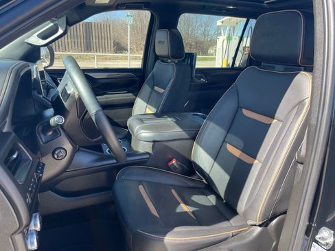 Used 2023 GMC Yukon XL AT4 w/ Technology Package image 10