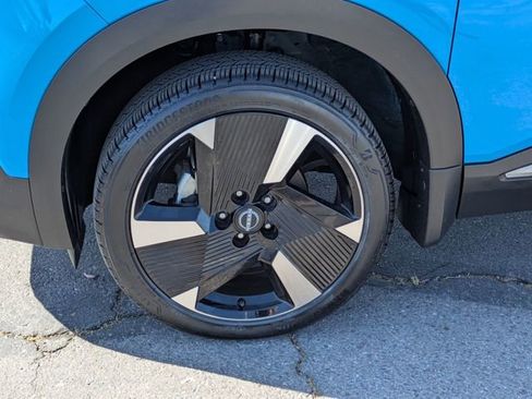 Certified 2025 Nissan Kicks SR FWD image 10