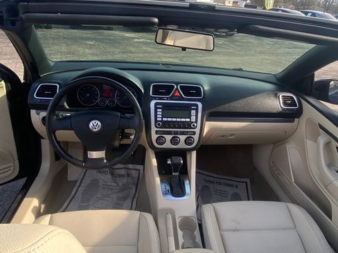 Used 2009 Volkswagen Eos Komfort FWD image 4