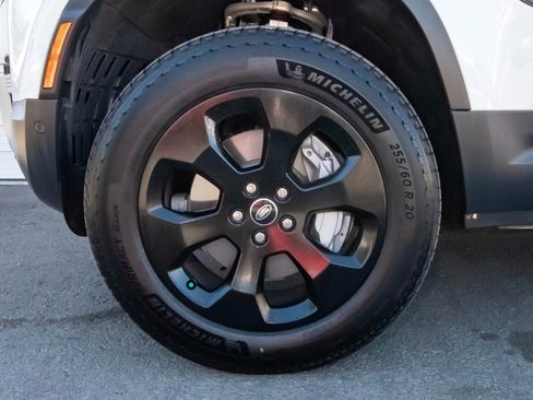 Used 2025 Land Rover Defender 90 S image 52