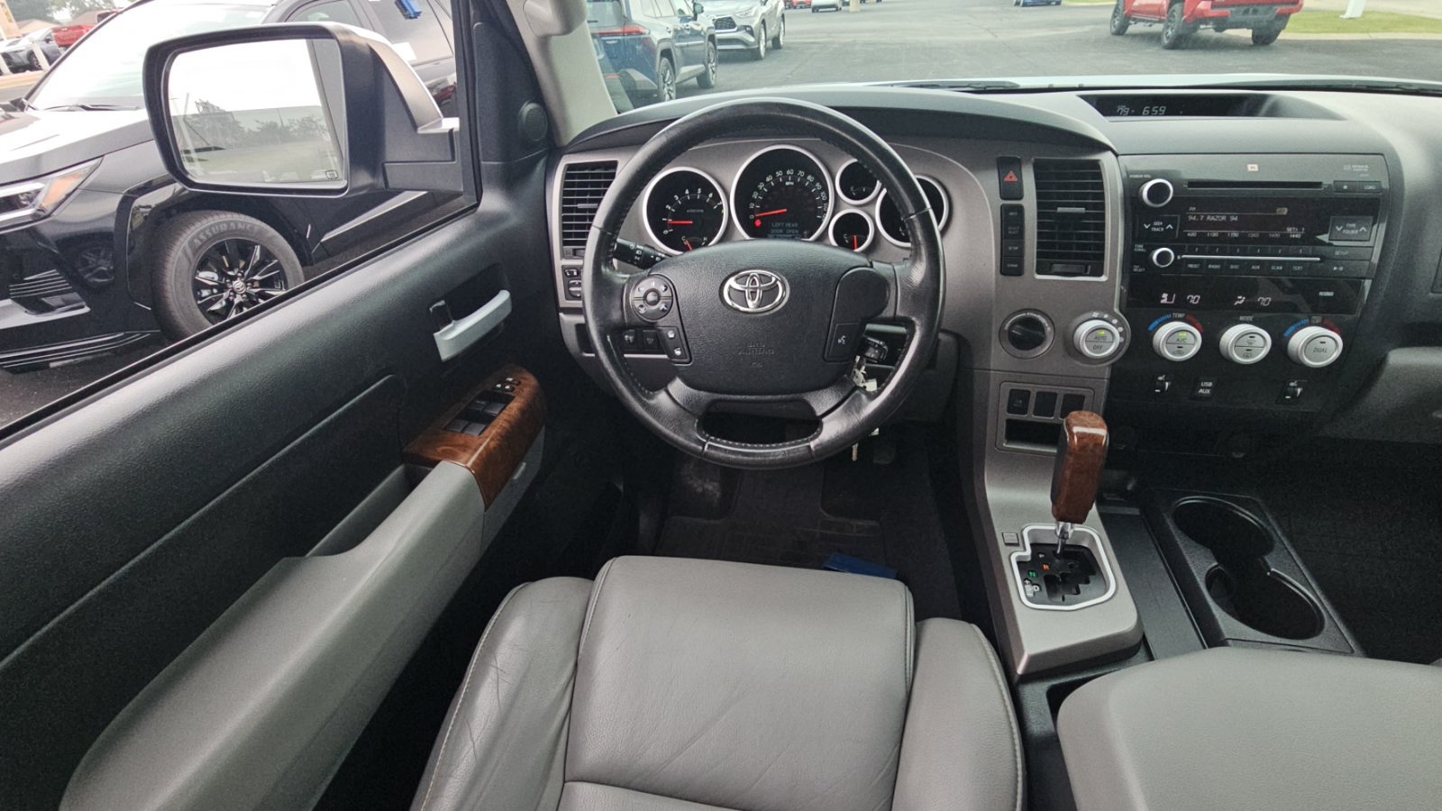 Used 2013 Toyota Tundra Limited AWD/4WD image 9