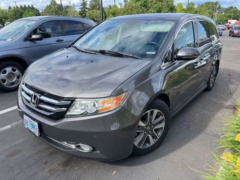 Used 2017 Honda Odyssey Touring image 1