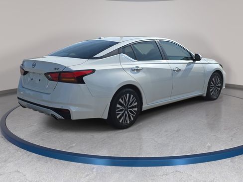 Used 2024 Nissan Altima 2.5 SV w/ SV Premium Package FWD image 5
