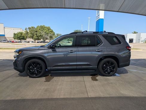Used 2025 Honda Pilot Black Edition image 8
