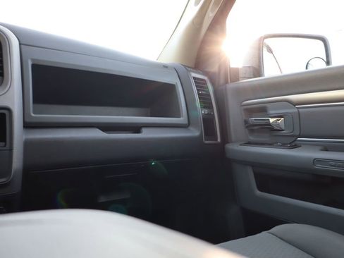 Used 2017 RAM 1500 Express image 38